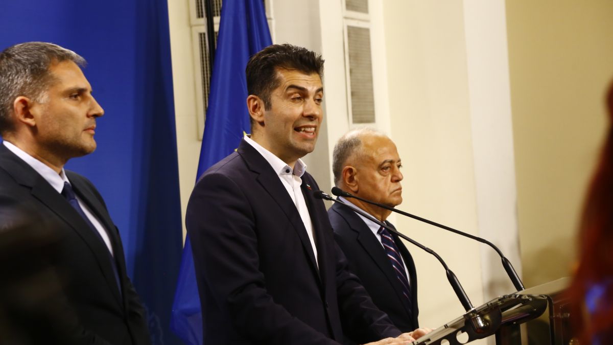 Проф. Герджиков посочи кой печели от брака между ГЕРБ и ПП