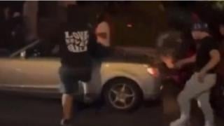 Зрелищни ВИДЕА: Разгневена тълпа блокира улица и потроши спортна Toyota