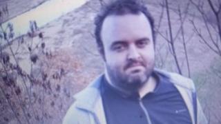 Намериха първи странни следи от изчезналия Павлин - от 1 обувка и бос крак, цял Петрич излиза да го търси днес