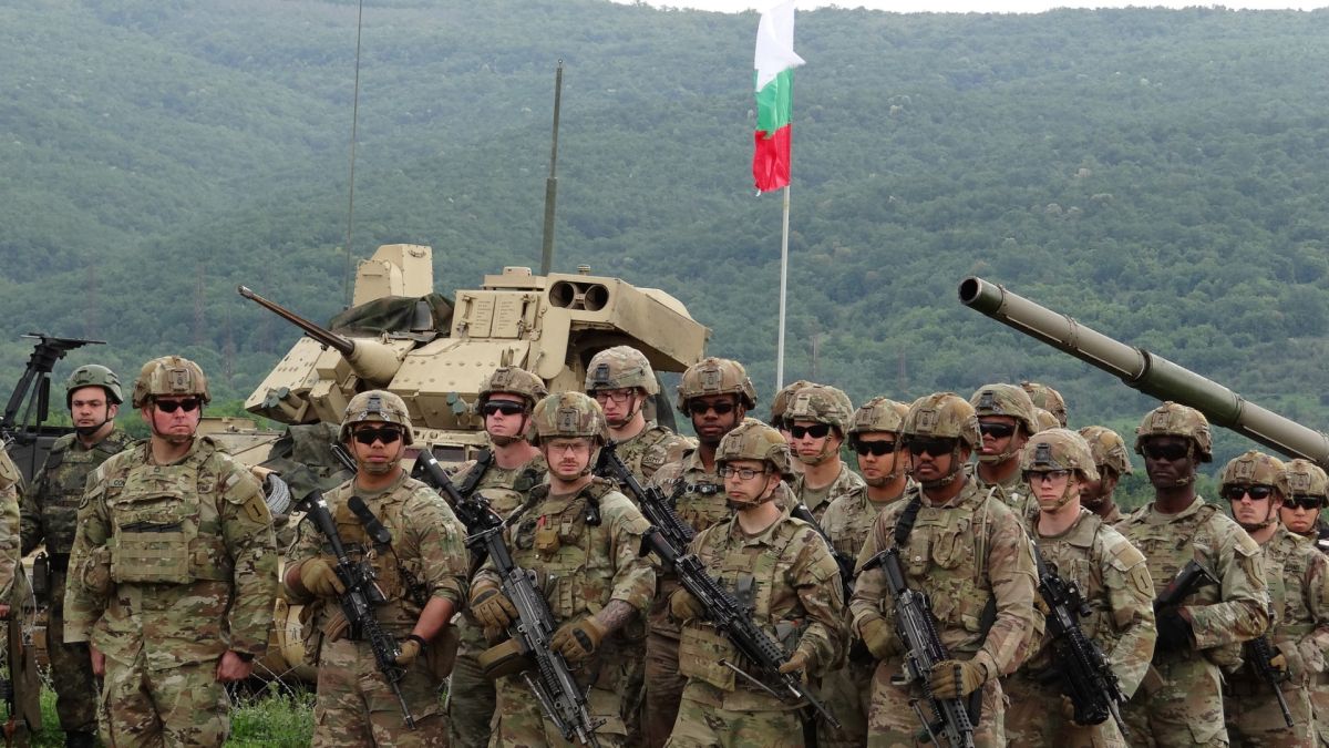 Бойни стрелби и военна тренировка с войска от САЩ на наш полигон