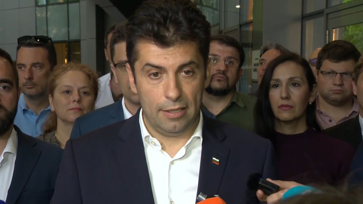 Волгин разби на пух и прах опорките на Петков и Лена за "Рудигейт"