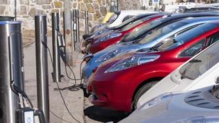 Защо жителите на тази страна масово минават на електрически коли