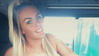 Сексапилната Никол свали военната униформа и започна да върти... СНИМКИ 18+