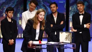 Скандал! Носителката на "Златна палма" разлюти соросоидите на пищна церемония в Кан