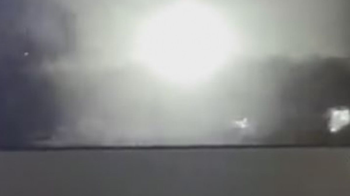 ВИДЕО от войната: Украинска ПВО ракета не уцели „Шахед“ и удари жилищен блок в Киев