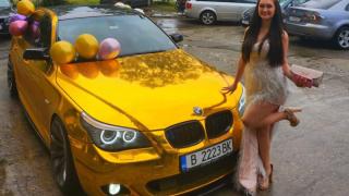 Варненска абитуриентка шокира всички, ето с какво се появи на бала си СНИМКА