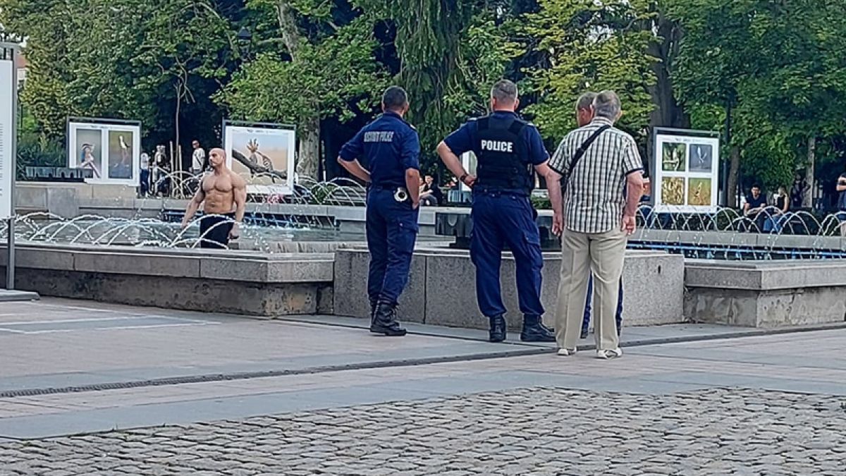 Щракнаха белезниците на мускулест русенец, причината ще ви изуми СНИМКИ