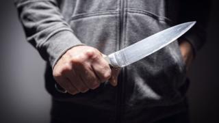 Кървава баня в Италия: Ученик наръга даскалката си, ето какво се случва