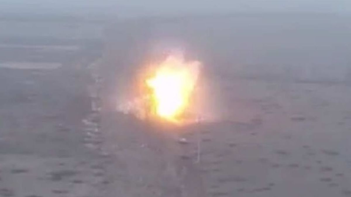 ВИДЕО от войната: Руски дрон-камикадзе унищожава техниката на ВСУ