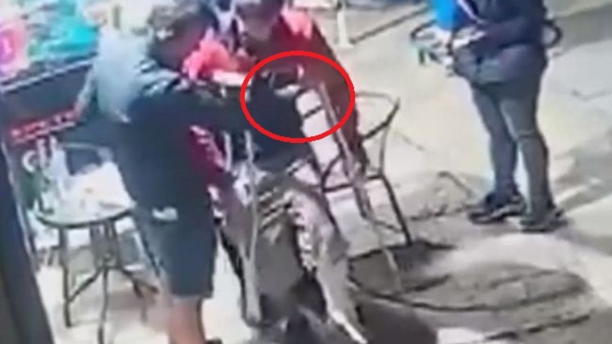 По-гнусна кражба не сте виждали! Младеж с патерици реве неудържимо ВИДЕО 