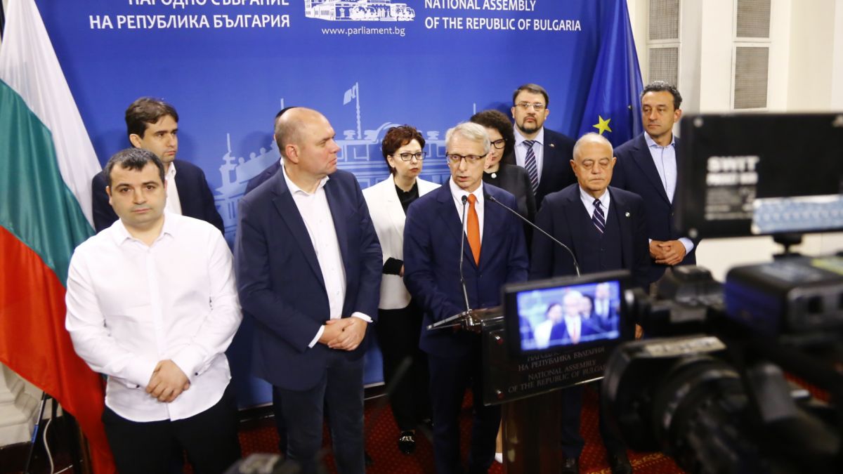 Денков почна да чупи ледове - готов е за министри, предложени от ГЕРБ, ако...