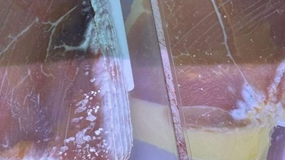 Скандално! Голям търговски обект в София пробутва вмирисан деликатес на промоция СНИМКА 