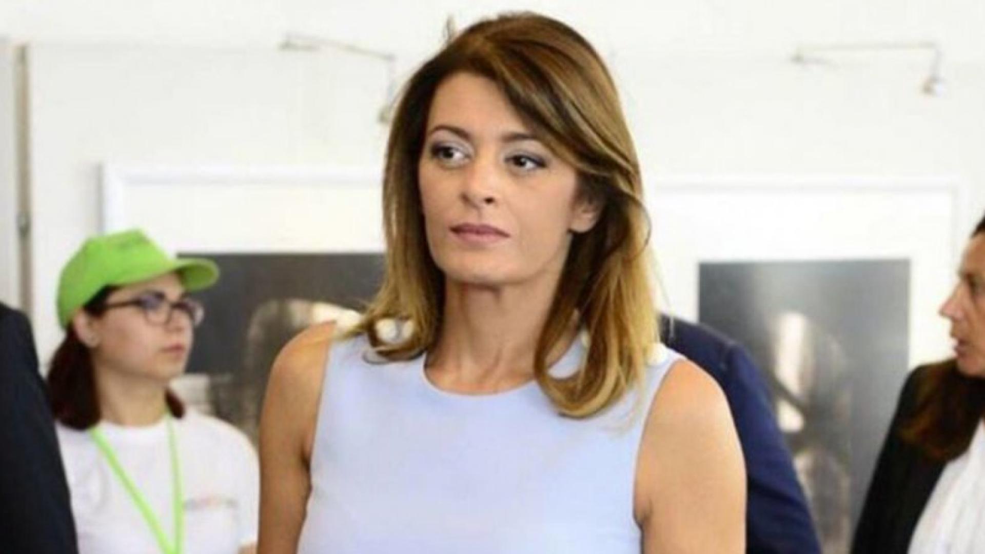 Спешна помощ: Десислава Радева намери добър и известен психиатър за шефовете на Промяната, причината е...СНИМКА