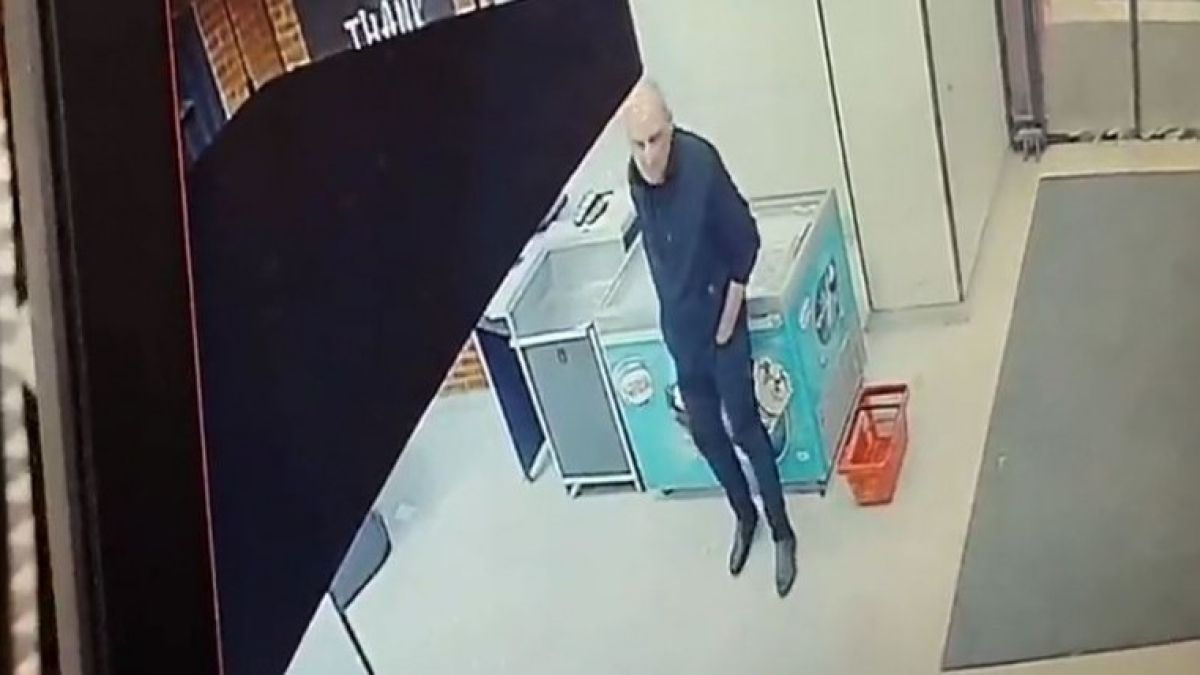 Скандално: Охранител открадна забравен портфейл, а после... ВИДЕО