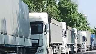 Опашки от цистерни, натоварени със сурово олио от Украйна, се извиха в Добричко 
