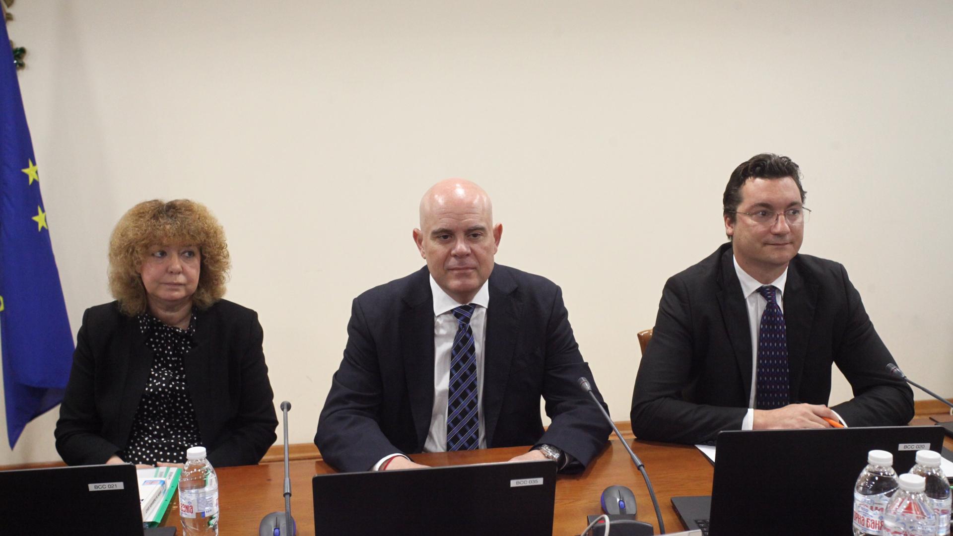 Извънредни новини от ВСС за процедурата по отстраняване на Гешев