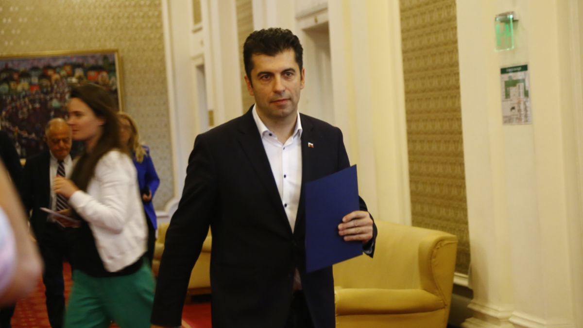 Петков призна за огромен проблем с ГЕРБ-СДС и предрече край на кабинета „Денков“, ако...