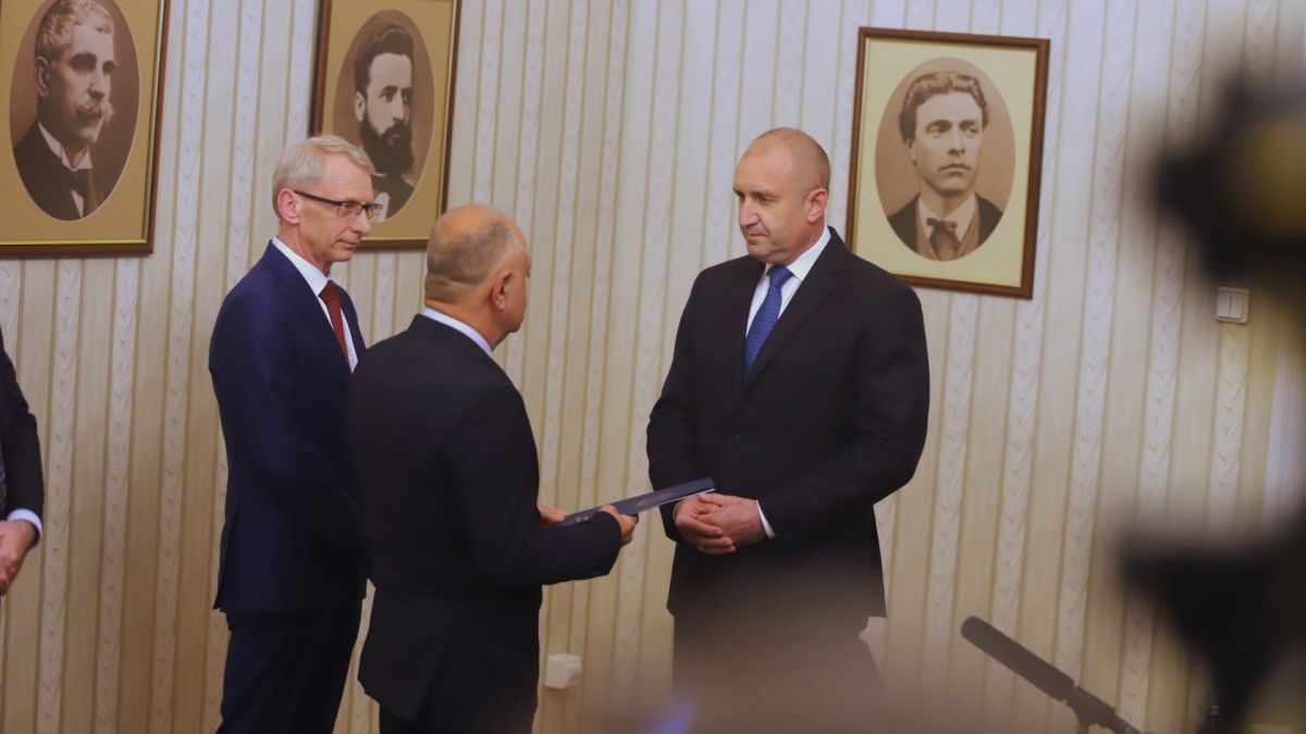 Атанасов с култов лаф за Радев ВИДЕО