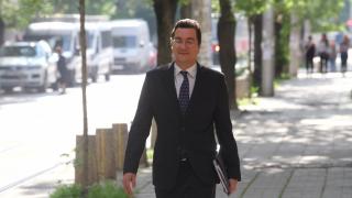 Началото на края: Близък на Радев му заби нож след изцепката с референдума