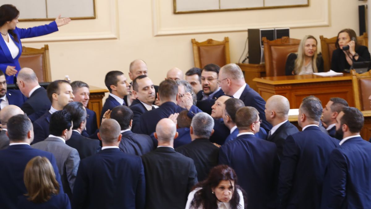 Манол Пейков: "Възраждане" ме нарекоха мръсна гнида, ритаха ме в краката, за да... 