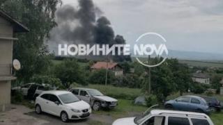 Извънредно: Голям пожар във фабрика край Божурище, най-малко един пострадал ВИДЕО