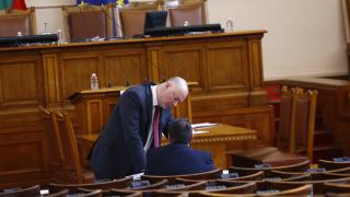 Заради тепачката в НС 17 депутати ще страдат! Росен Желязков развъртя секирата БЛИЦ TV