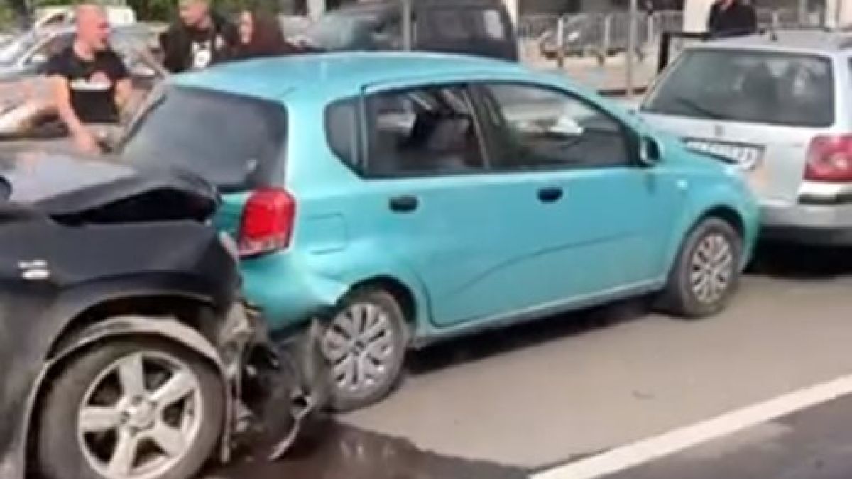 Тежко верижно меле на "Цариградско шосе" в София ВИДЕО