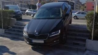 Джигит опита да нахлуе в столичен ресторант с колата си СНИМКА