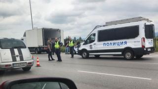 Нови подробности за сгащения бял бус със задушаващи се мигранти в София СНИМКИ