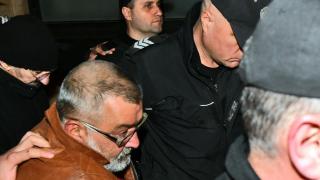 Малко преди да умре в килията си, собственикът на камиона ковчег от Локорско...