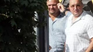 Докато Интерпол ги издирва, Братя Галеви дали 30 бона в плик на...