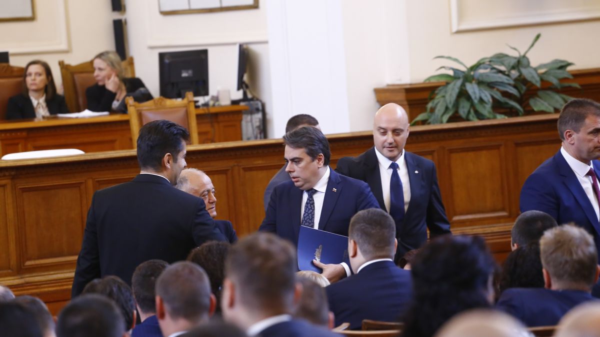 Асен Василев запретва ръкави, разкри първата си задача