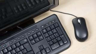 Повечето българи го ползват всеки ден, а той ни шпионира с изкуствен интелект 