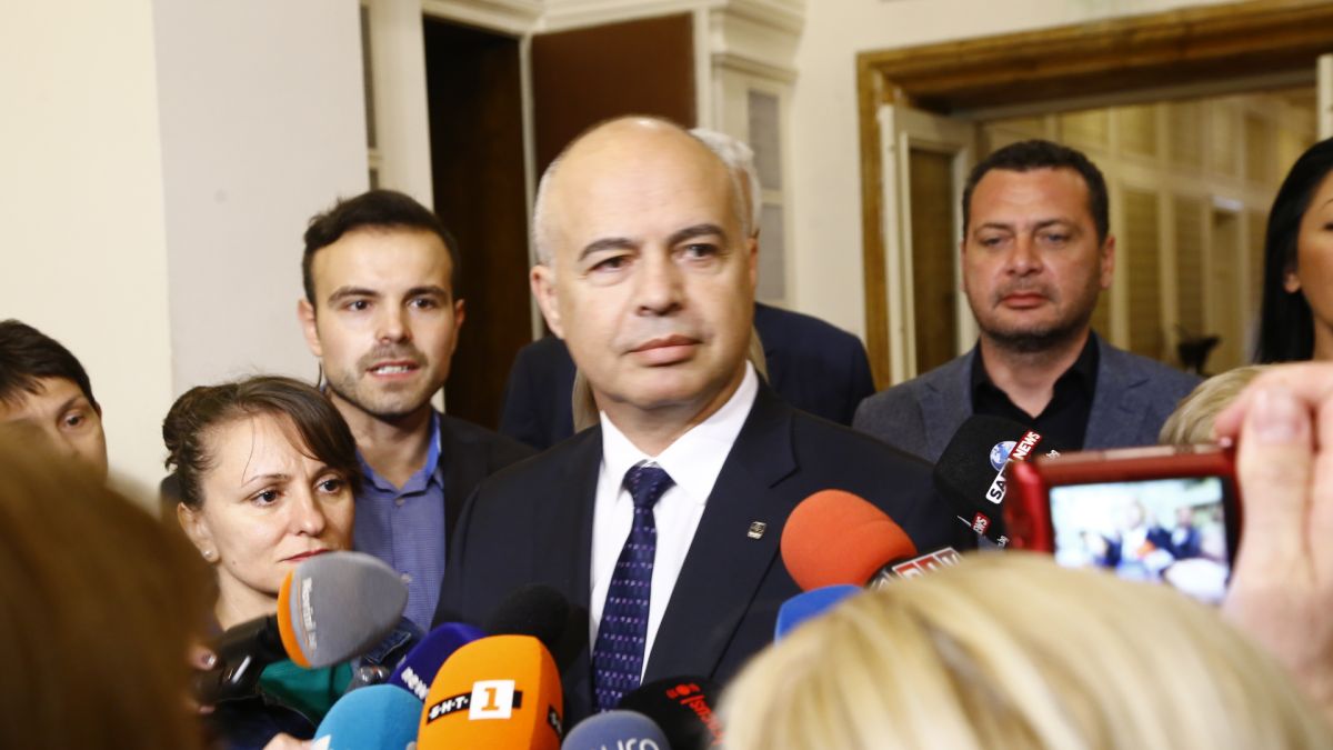 БСП готви нова тесла за кабинета "Денков", Свиленски даде подробности