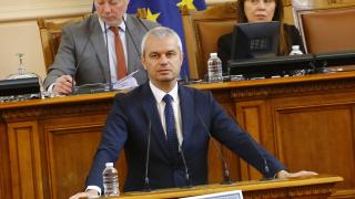 Костадинов с люта закана след скандала в НС, ето кой е на мушка
