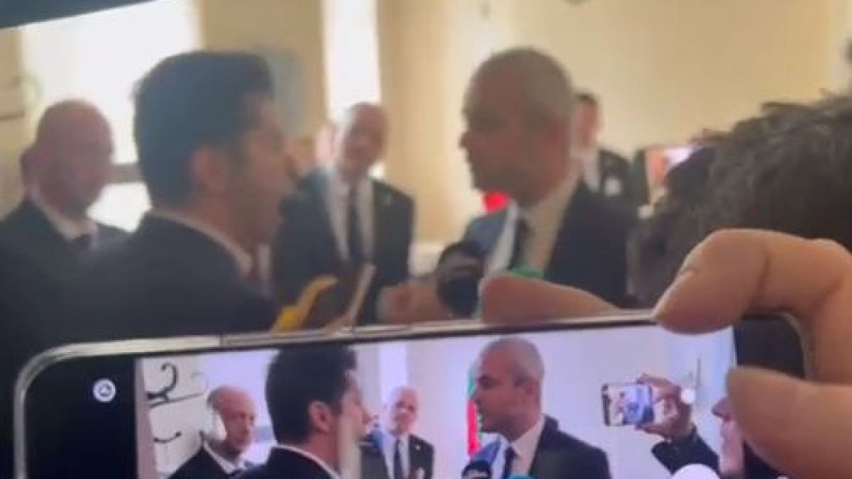 Кирил Петков нахлу в стаята на "Възраждане" в НС, Костадинов го изхвърли заради... БЛИЦ TV