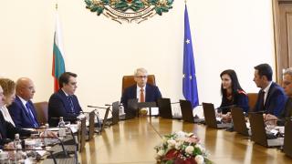 Кабинетът "Денков" се брандира в цветовете на Промяната, мрежата клокочи гневна 