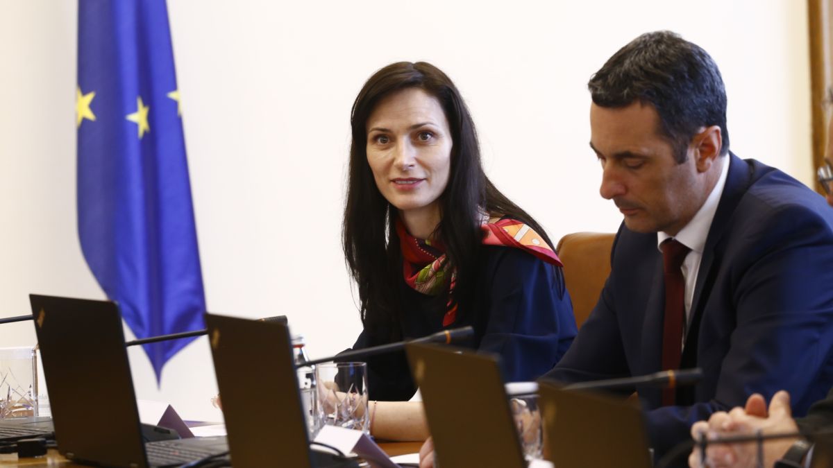 Габриел с горещи подробности за безпрецедентното цунами от оставки в МС