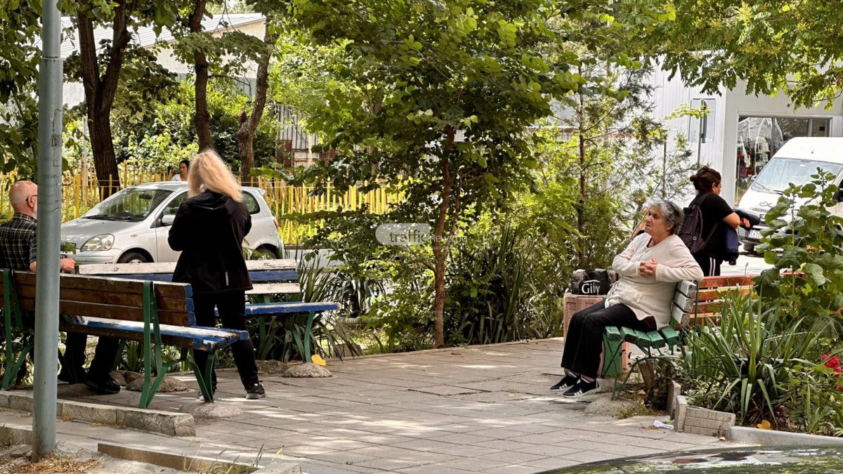 Беше като бомба: Паника в Пловдив след труса, всички са на улицата СНИМКИ