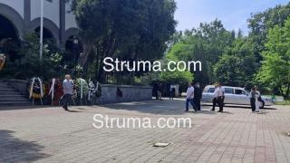 В Дупница ври и кипи, ето как се подготвят за опелото на Ангел Христов - Геле СНИМКИ