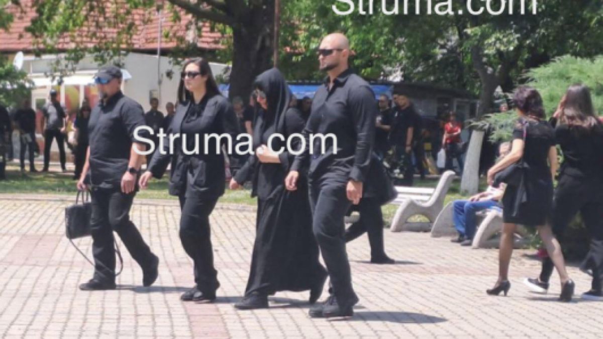 Започна погребението на Геле в Дупница, Златко Баретата е там СНИМКИ