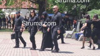 Започна погребението на Геле в Дупница, Златко Баретата е там СНИМКИ