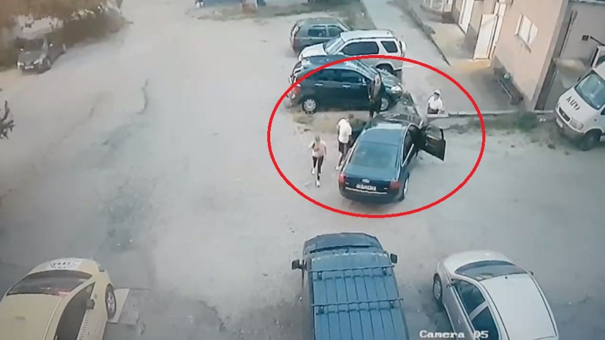 Удря колата, бяга със сълзи и заряза гаджето: Всички в София говорят за това странно меле ВИДЕО