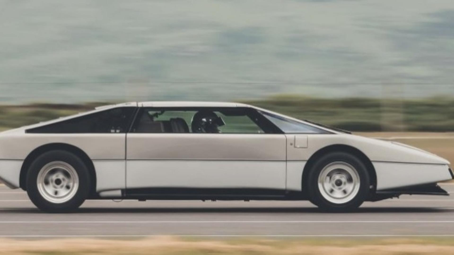 Ретро ракета: 44-год. Aston Martin ускори до 330 км/ч, полицаи го измериха с радари ВИДЕО