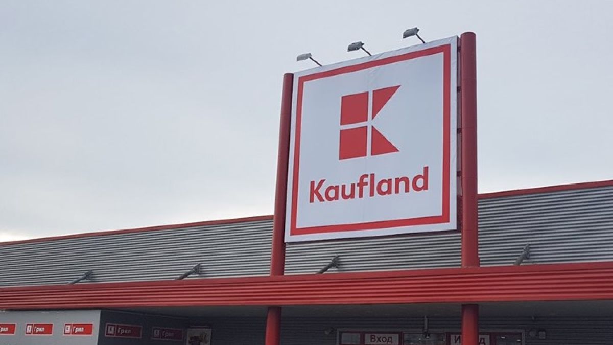 Мъж показа каква развалена стока продават в "Кауфланд", а от там веднага му... СНИМКИ