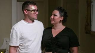 Секс експеримент в ефир: Семейство участва в оргия с 18 души, а жената облиза първата си вагина СНИМКИ 18+