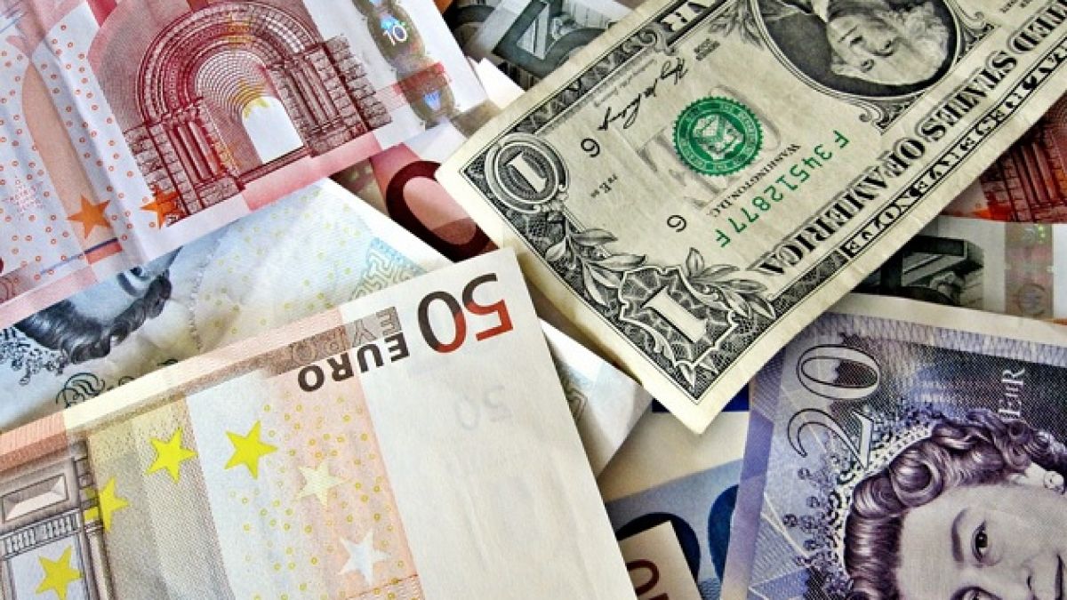 Последни новини за цените на долара, еврото, британския паунд и японската йена