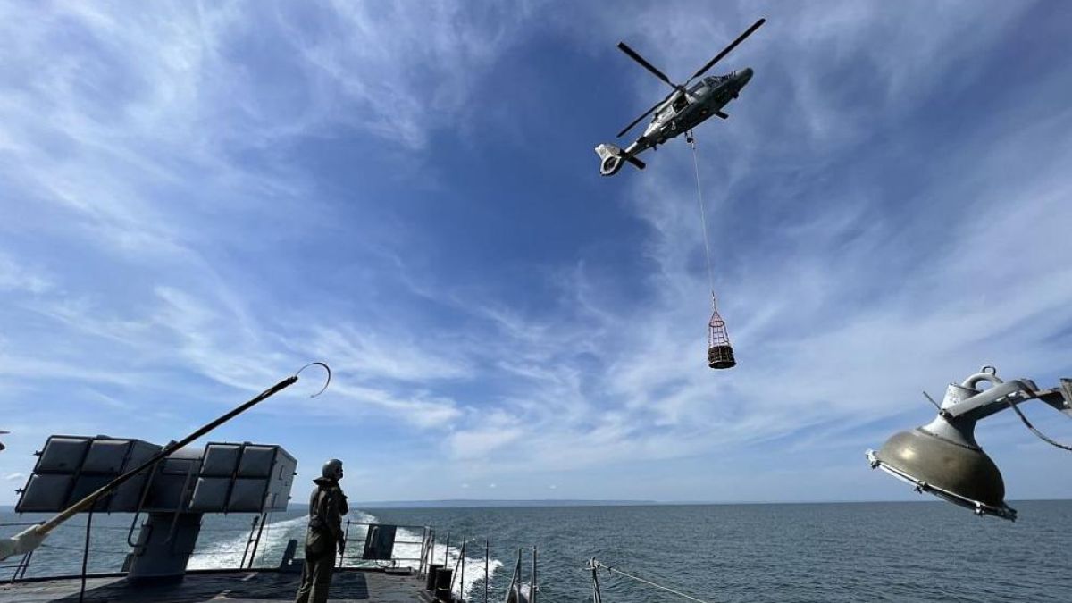 Врагът нападна с подводница и самолети, българските ВМС отразиха атаката