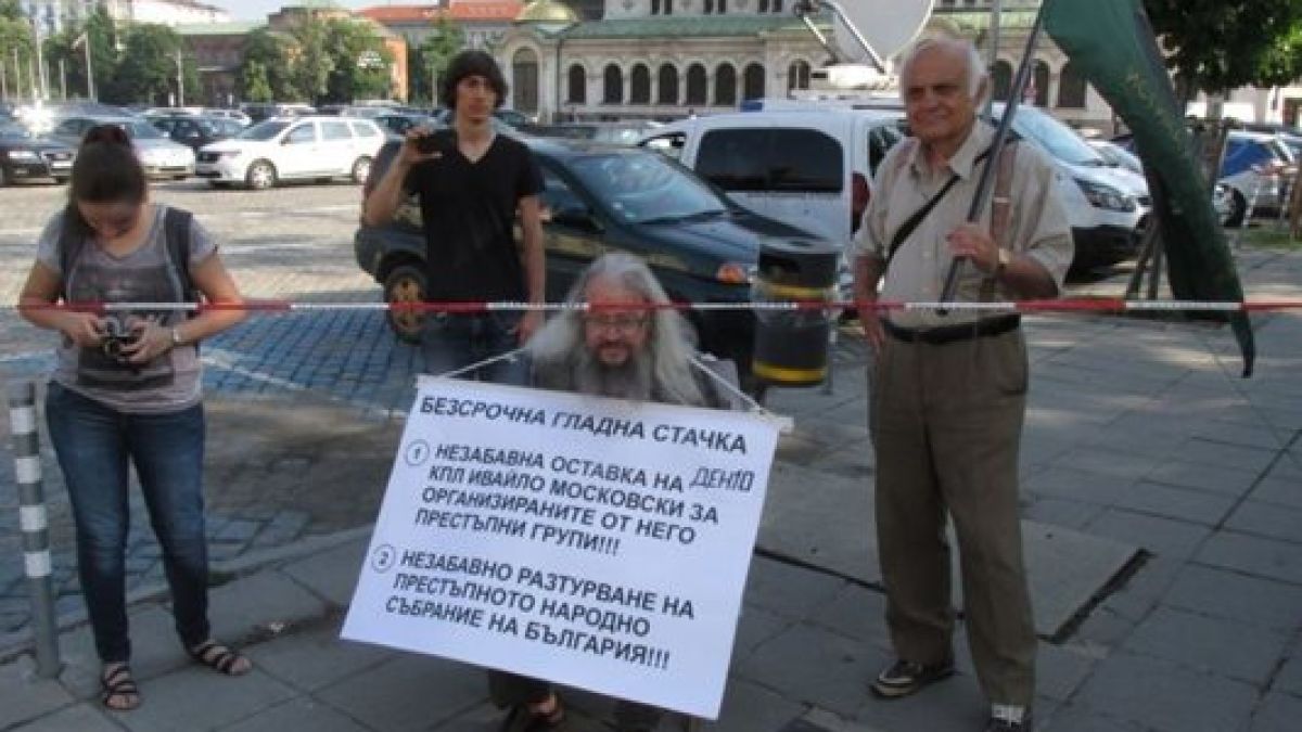 Драма! Самоуби се един от основателите на СДС, който поиска кожите на комунистите на стената