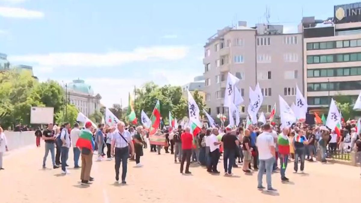 Протест на „Възраждане” и „Левицата” блокира центъра на София ВИДЕО